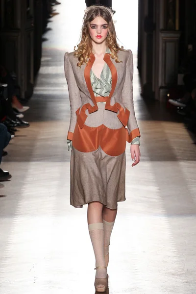 Look 28